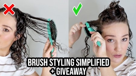 How To Reduce Hair Frizz With A Curl Brush: Expert Tips